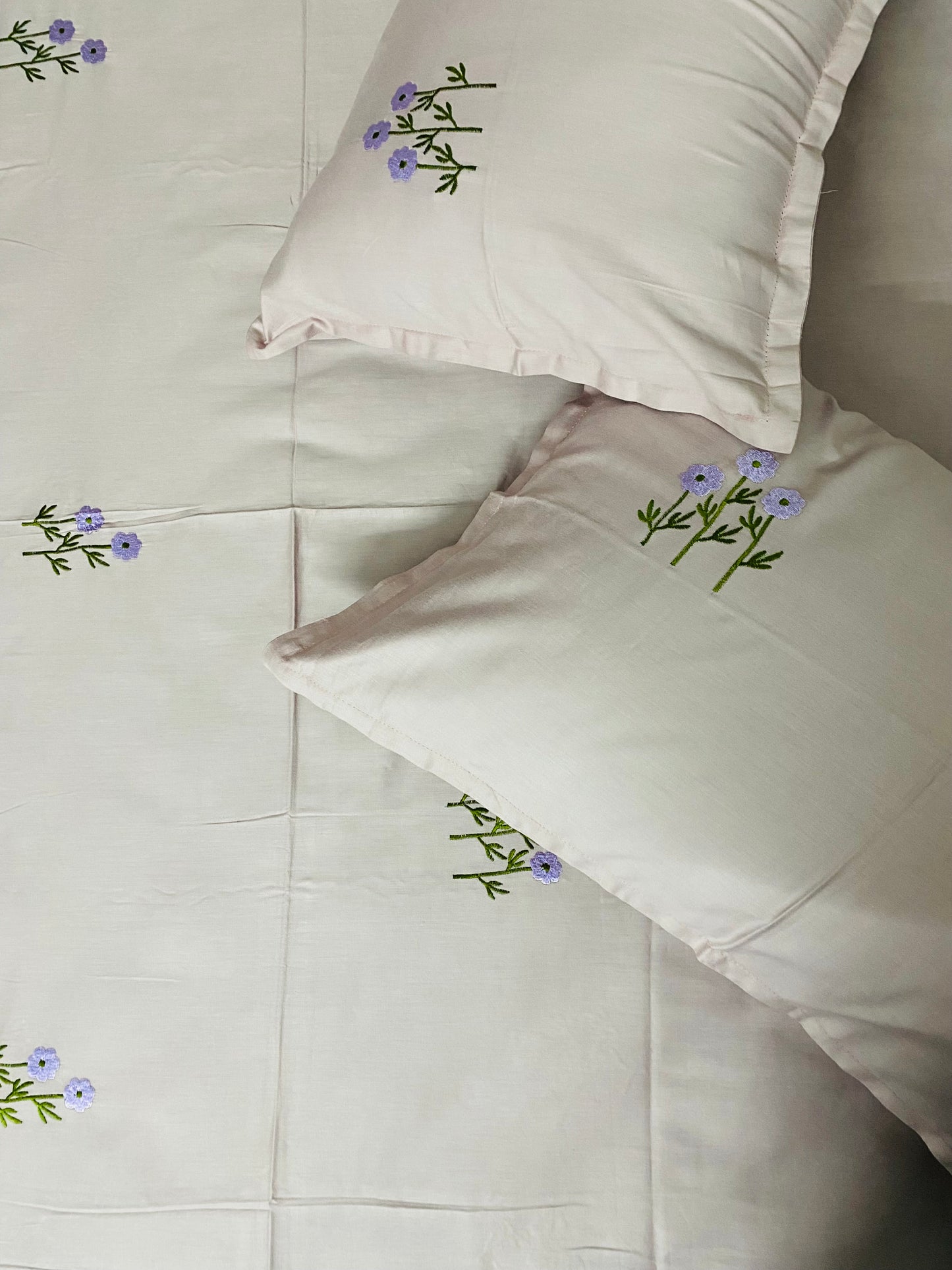 Lilac Embroidered bedsheet