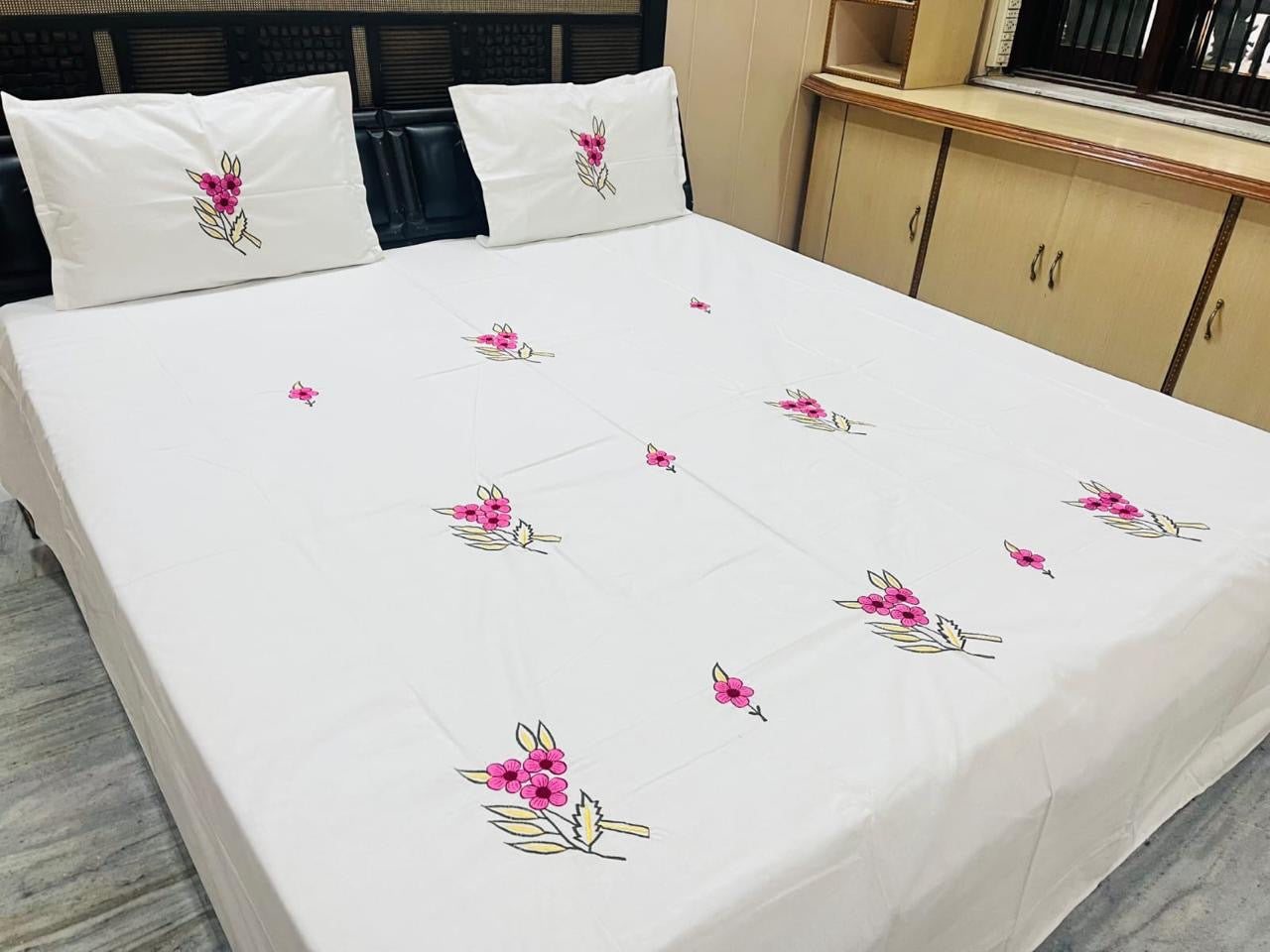 Pink embroidered bedsheet - King