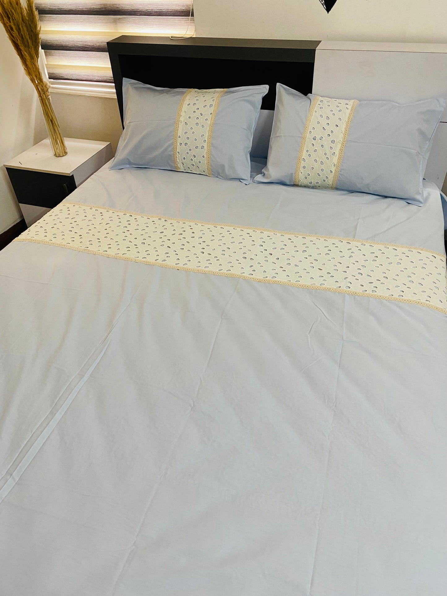 Hacoba applique with crochet lace detailing - King