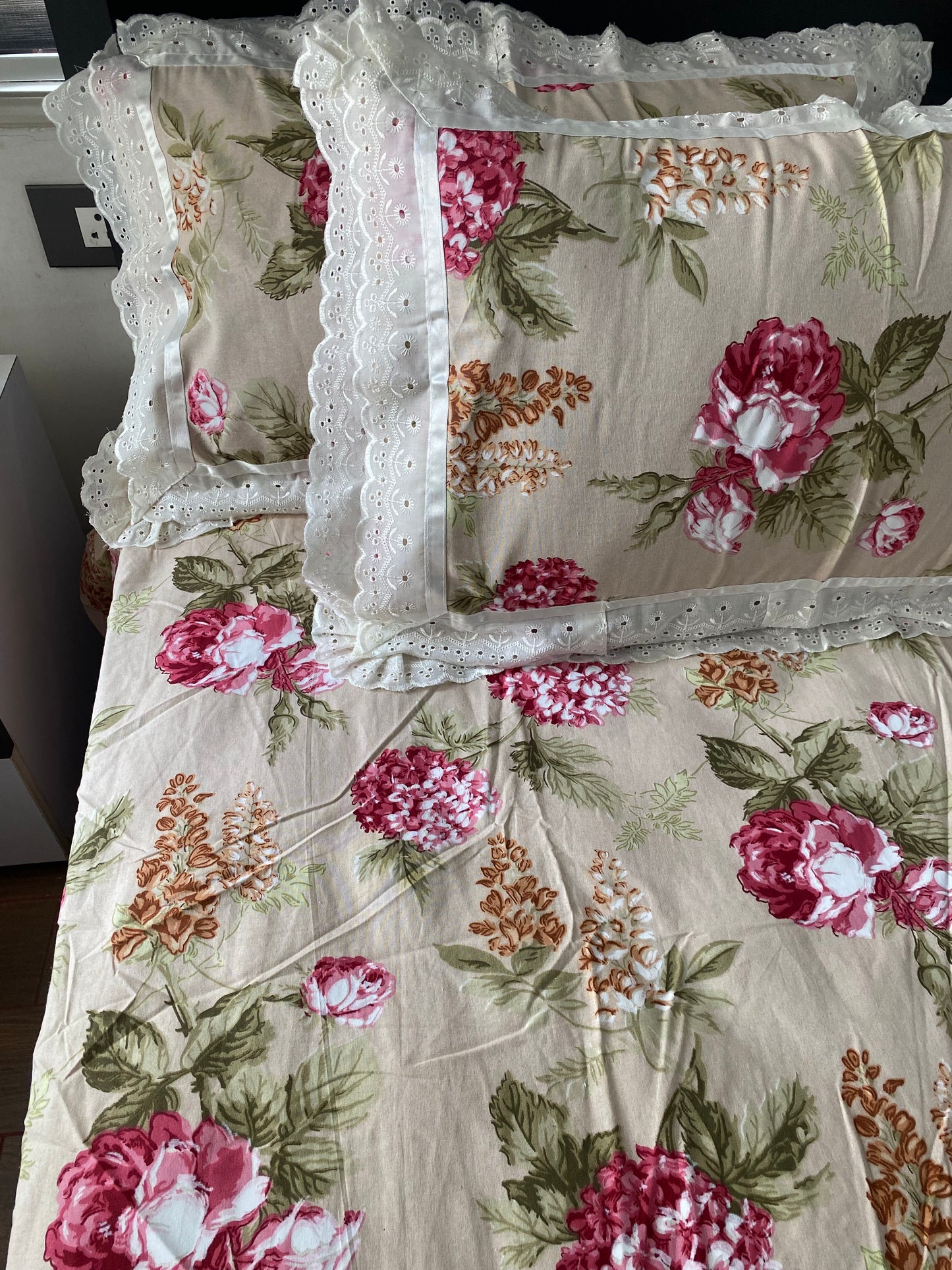 Fitted bedsheet with lace detailing on pillow