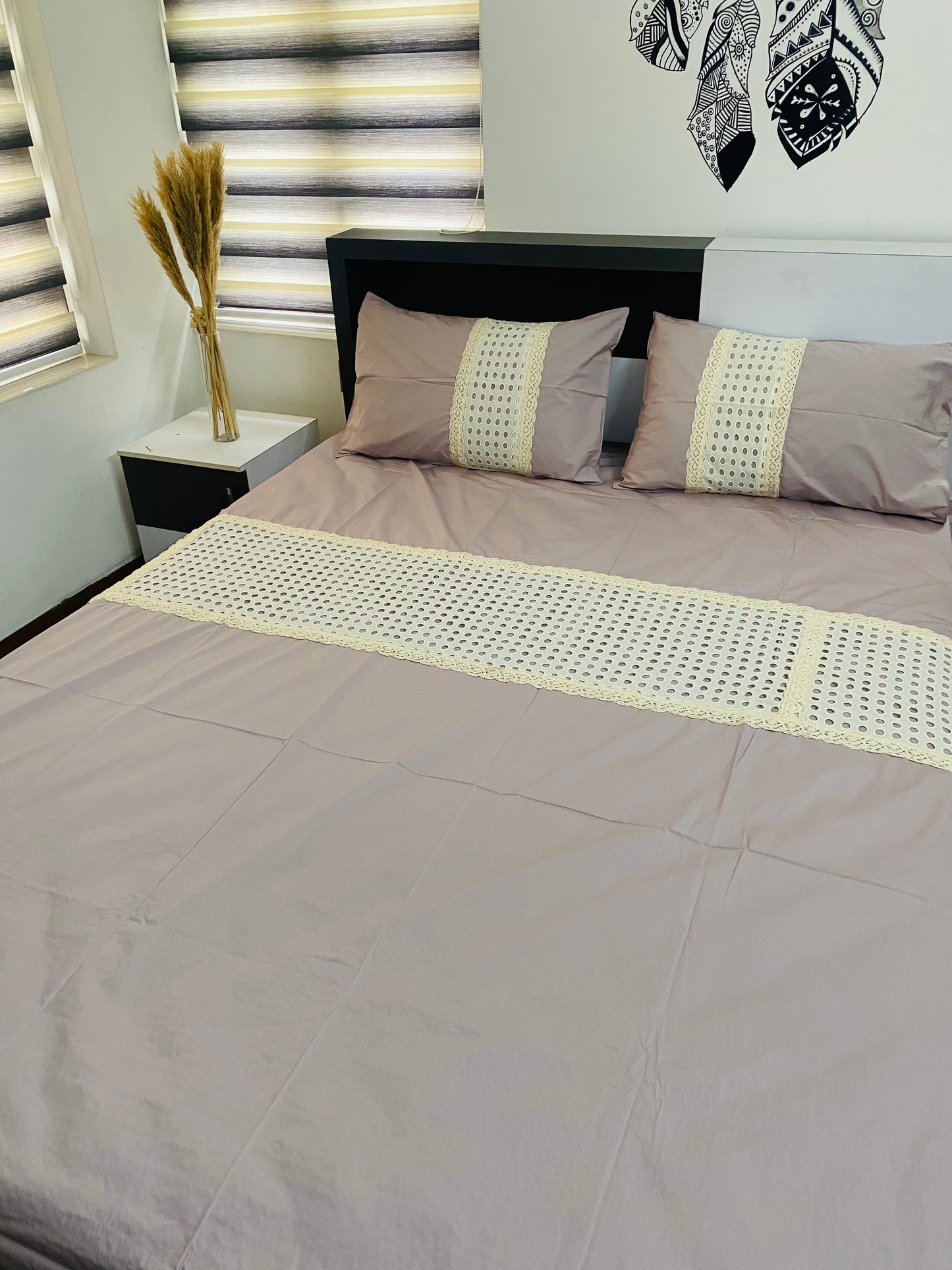 Hacoba applique with crochet lace detailing- King