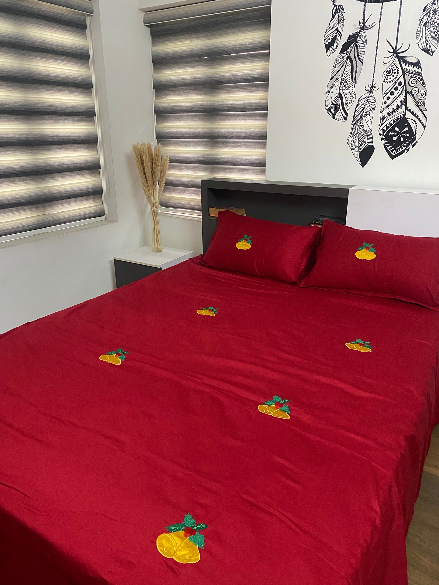 Jingle bells - Embroidered bedsheet -King
