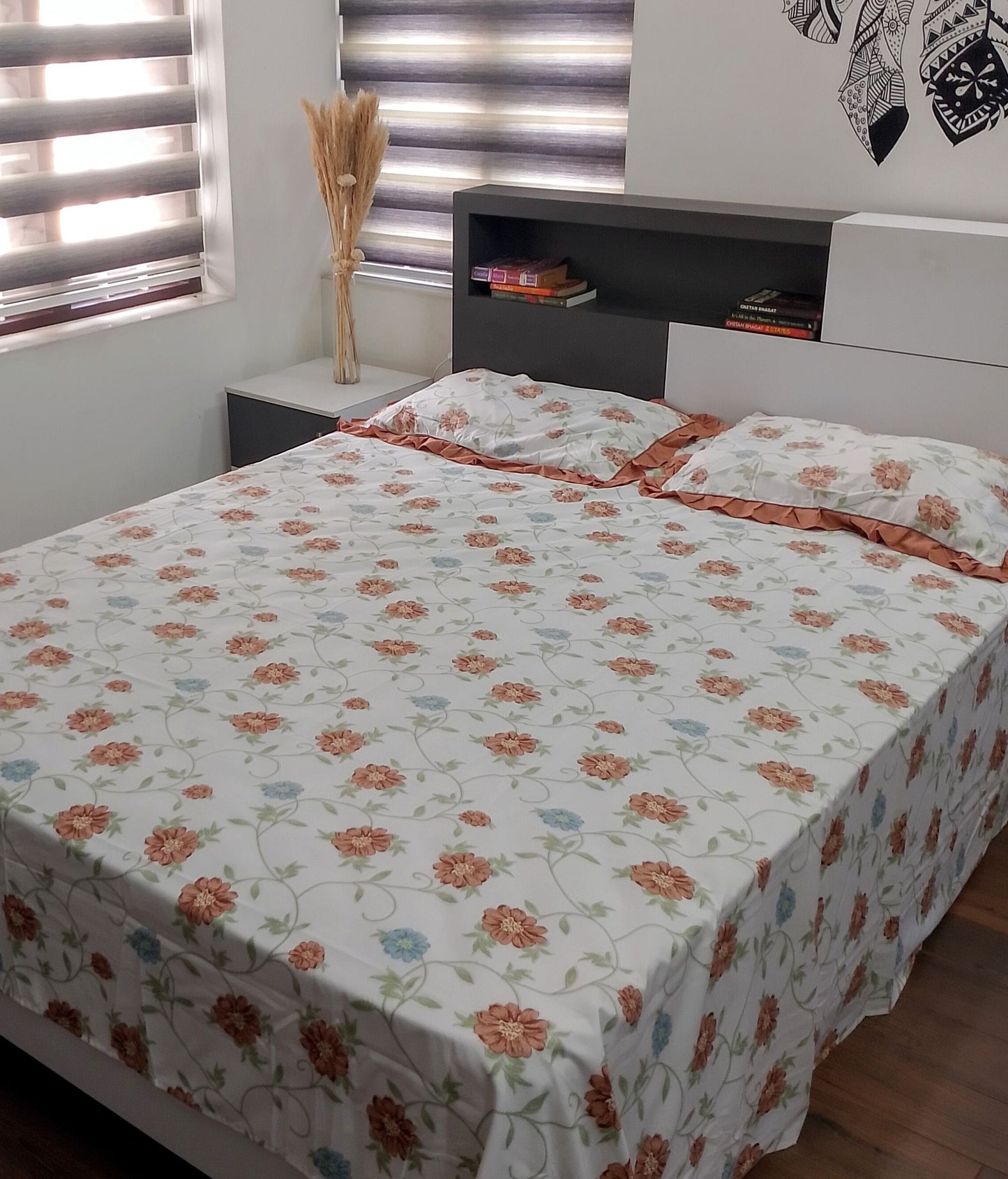 Printed bedsheet with ruffled pillow cover -King