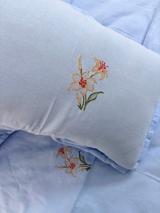 Lily bloom - embroidered bedsheet - Queen