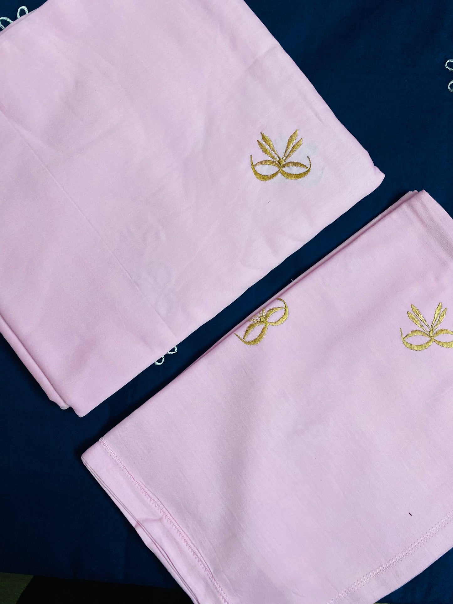 Bow embroidered bedsheet -king