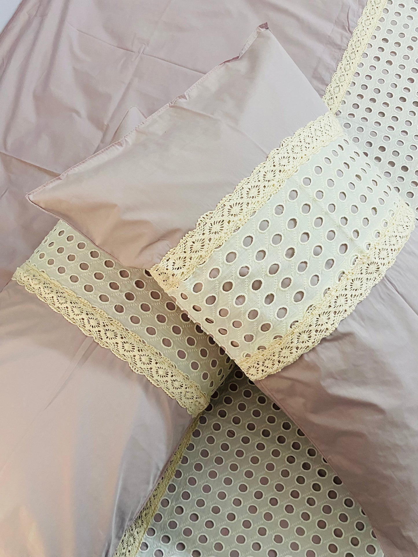 Hacoba applique with crochet lace detailing- King