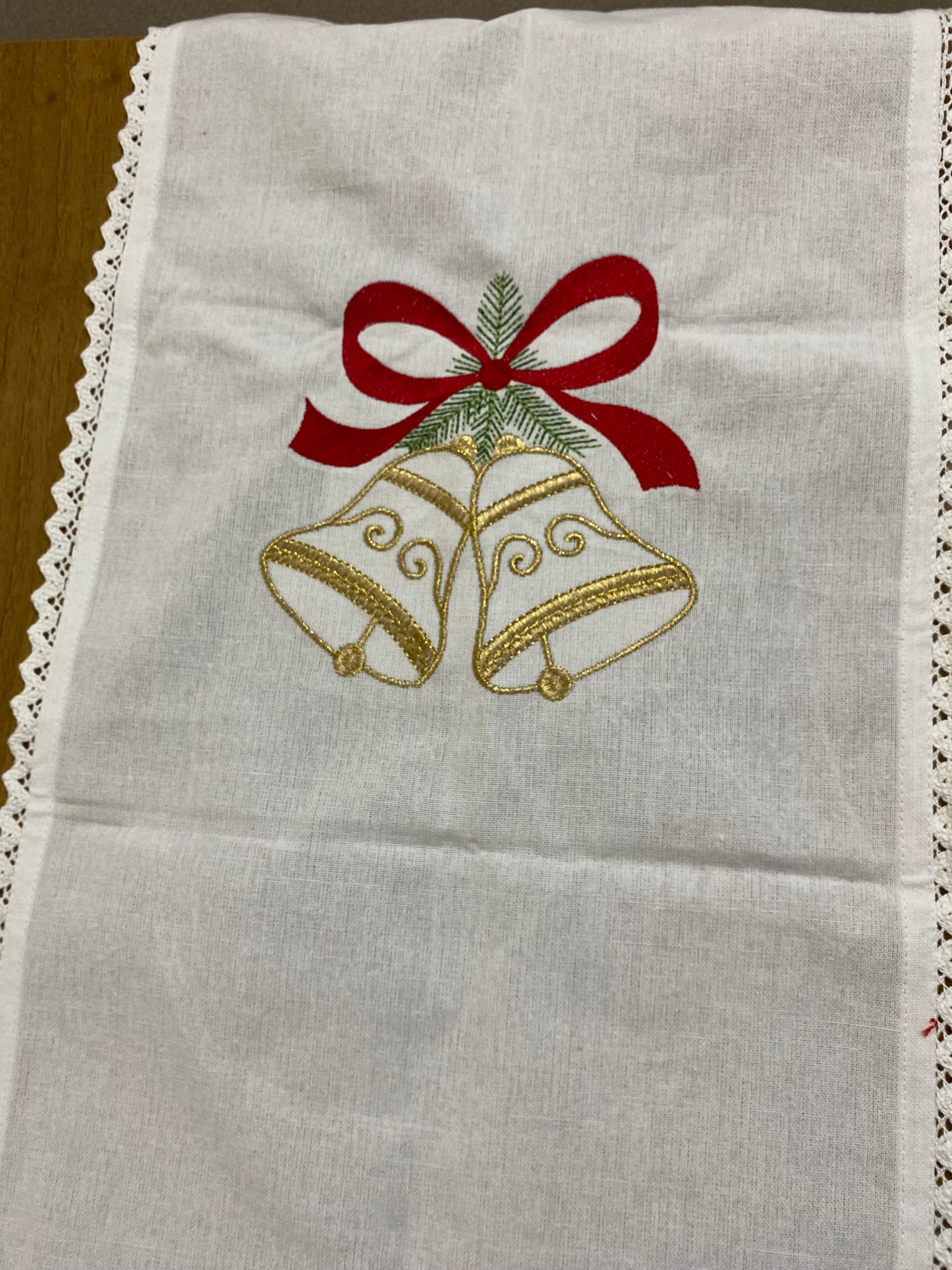 Jingle bells - embroidered runner