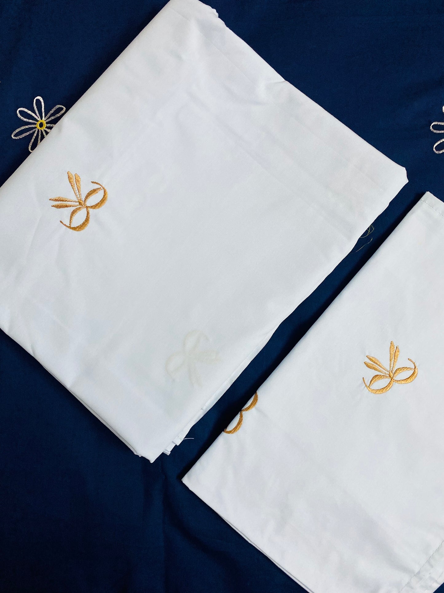 Bow embroidered bedsheet -king
