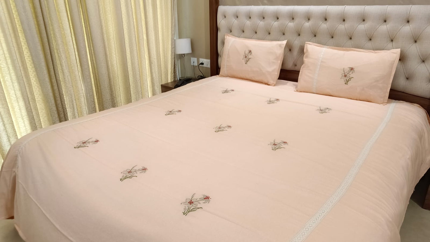 Lily Bloom embroidered bedsheet - Queen