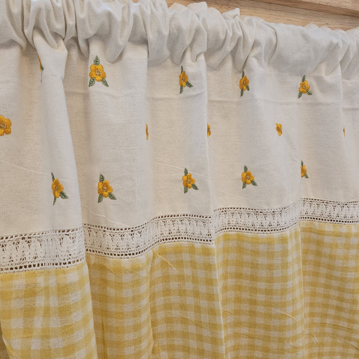 Embroidered kitchen Valance