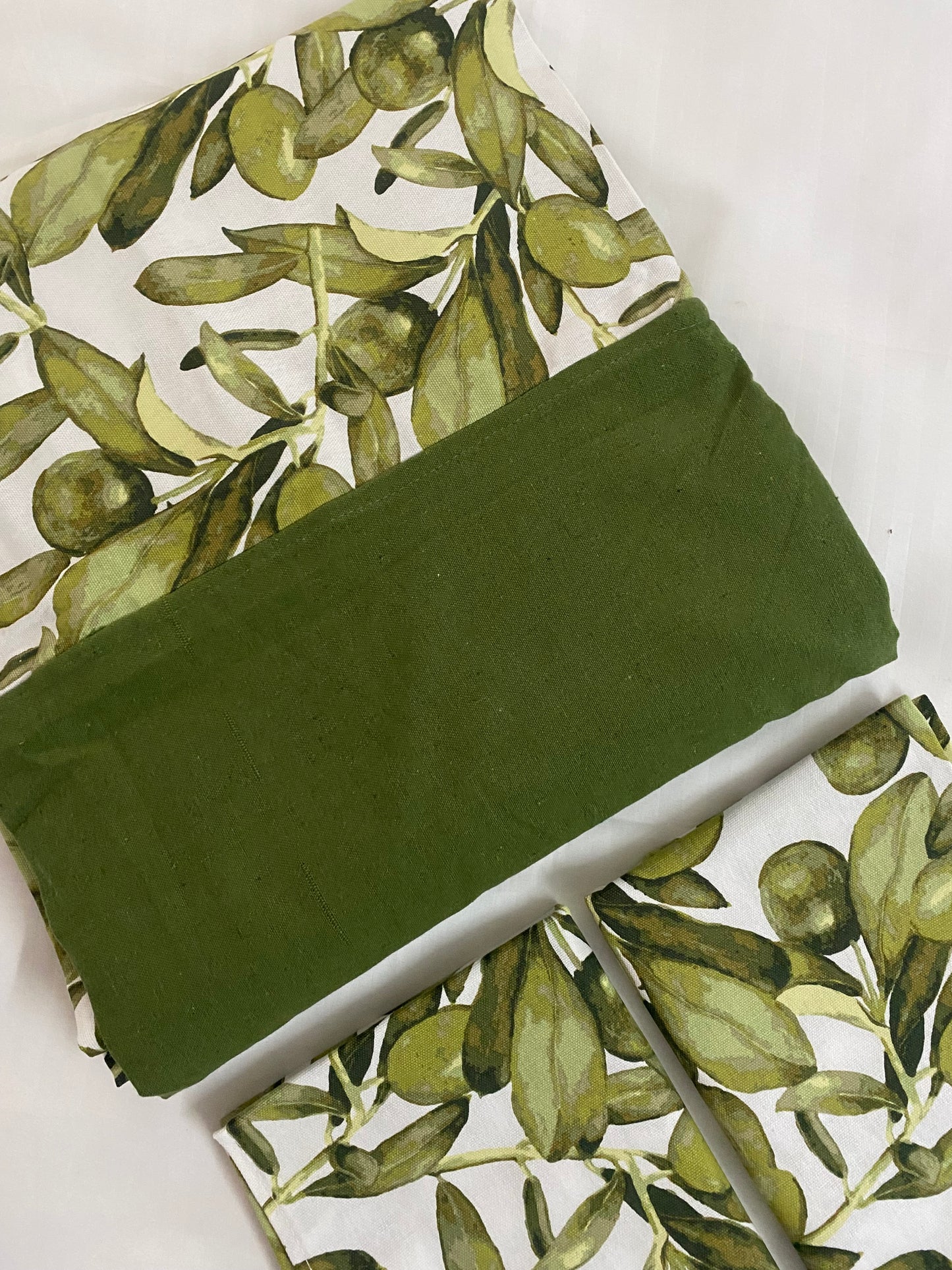 Olive twist border bedsheet- King