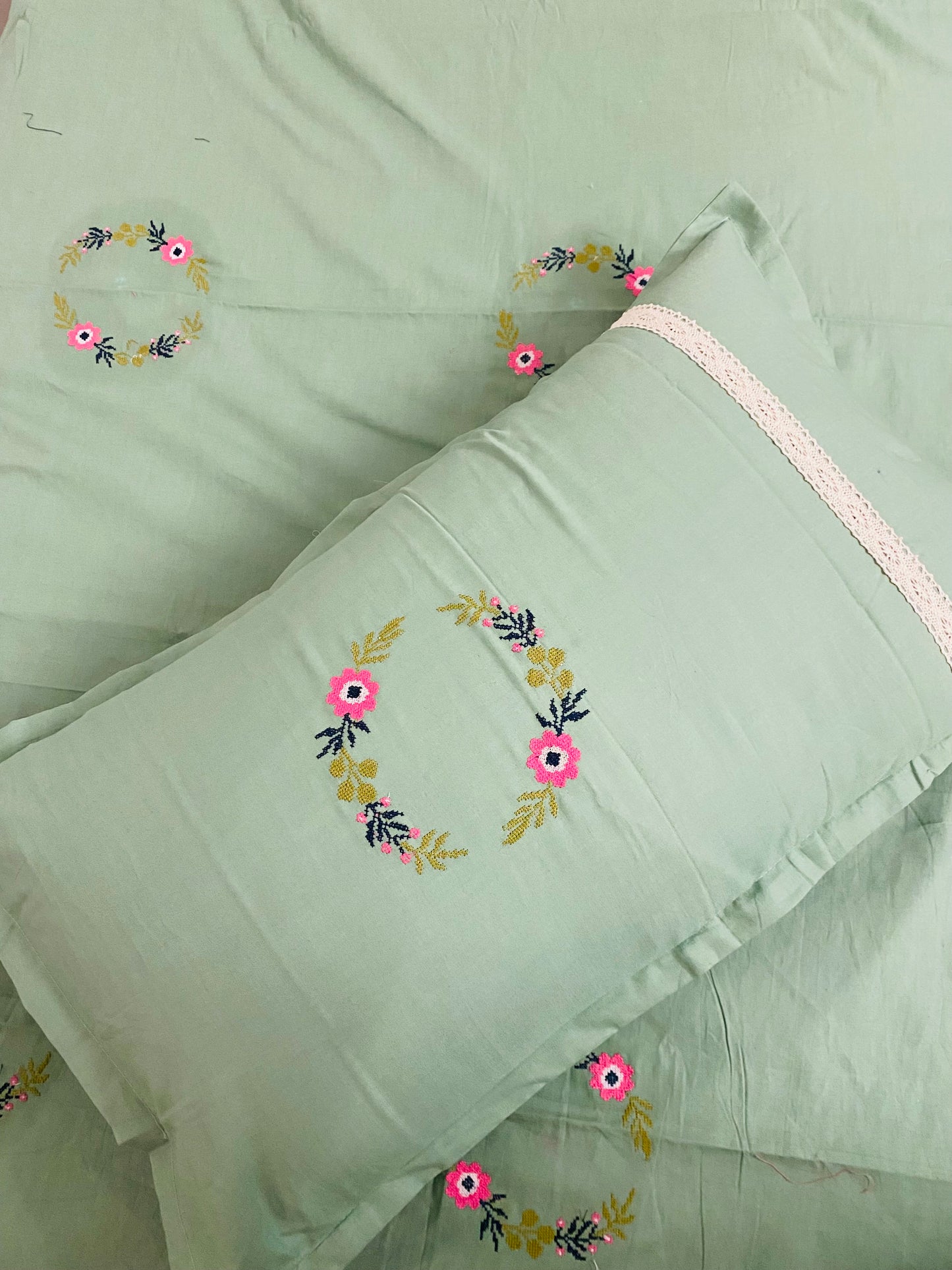 Single embroidered bedsheet