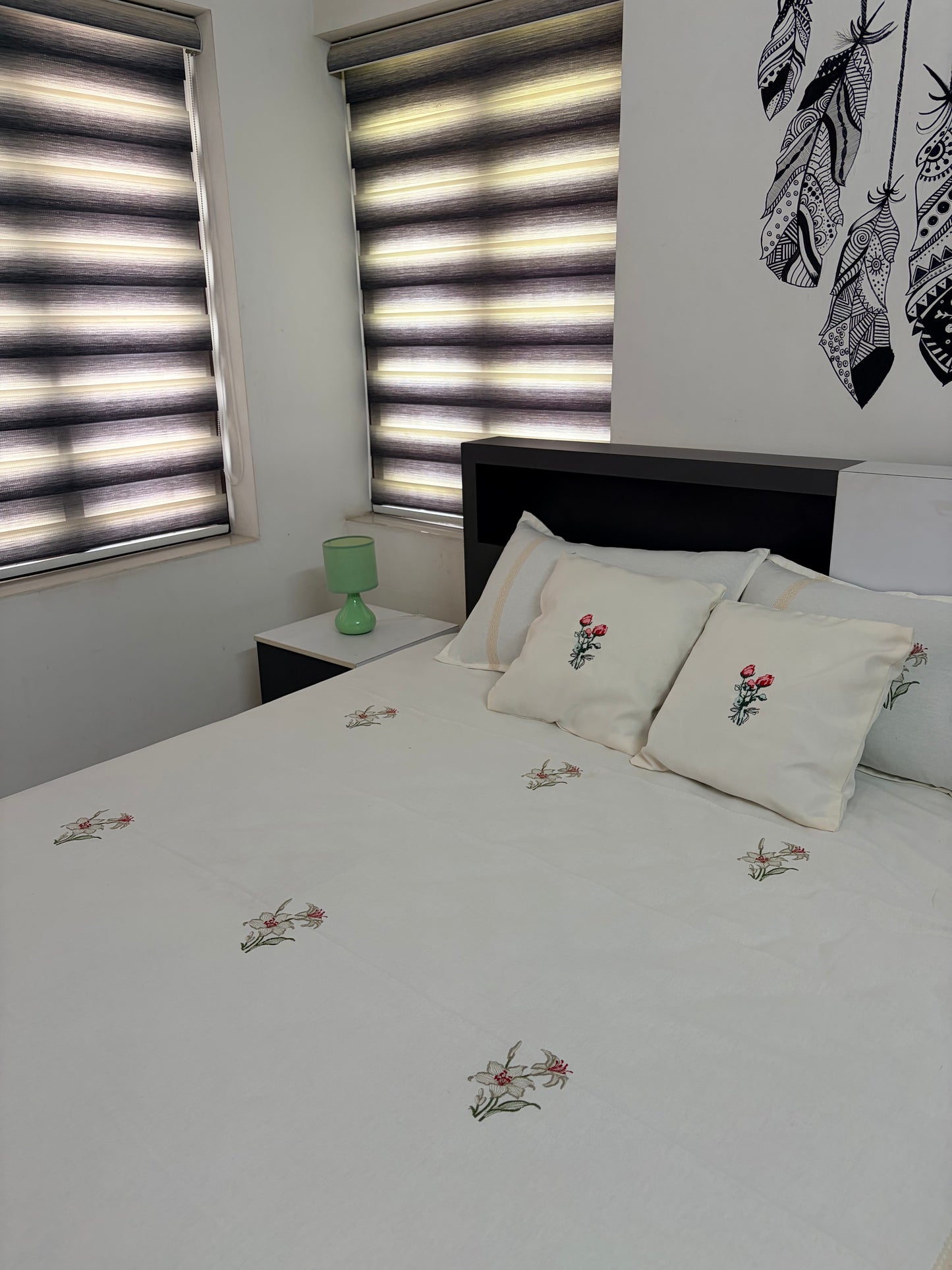 Lily bloom - embroidered bedsheet