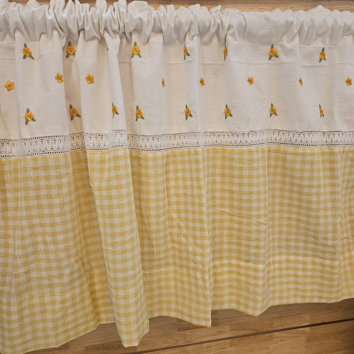 Embroidered kitchen Valance
