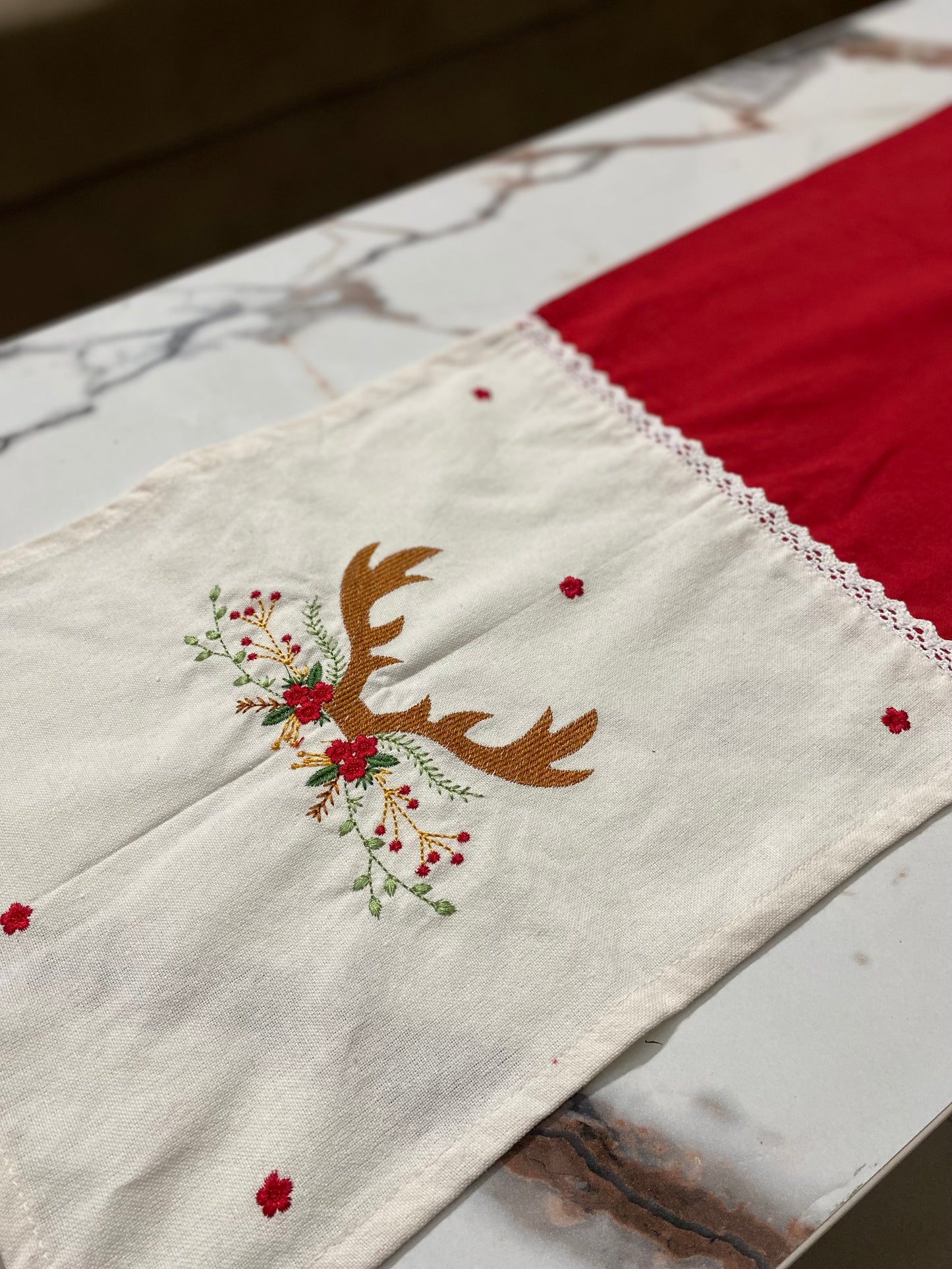 Reindeer charm - embroidered runner