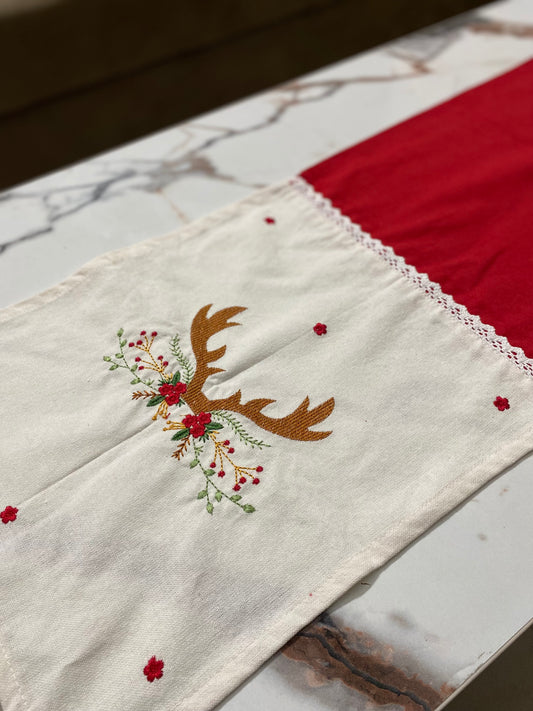 Reindeer charm - embroidered runner