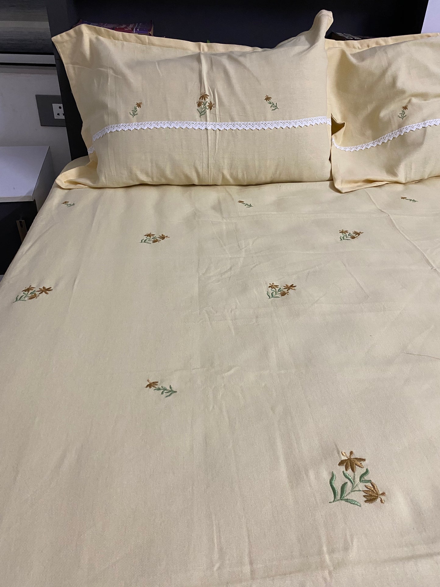 Embroidered bedsheet - King