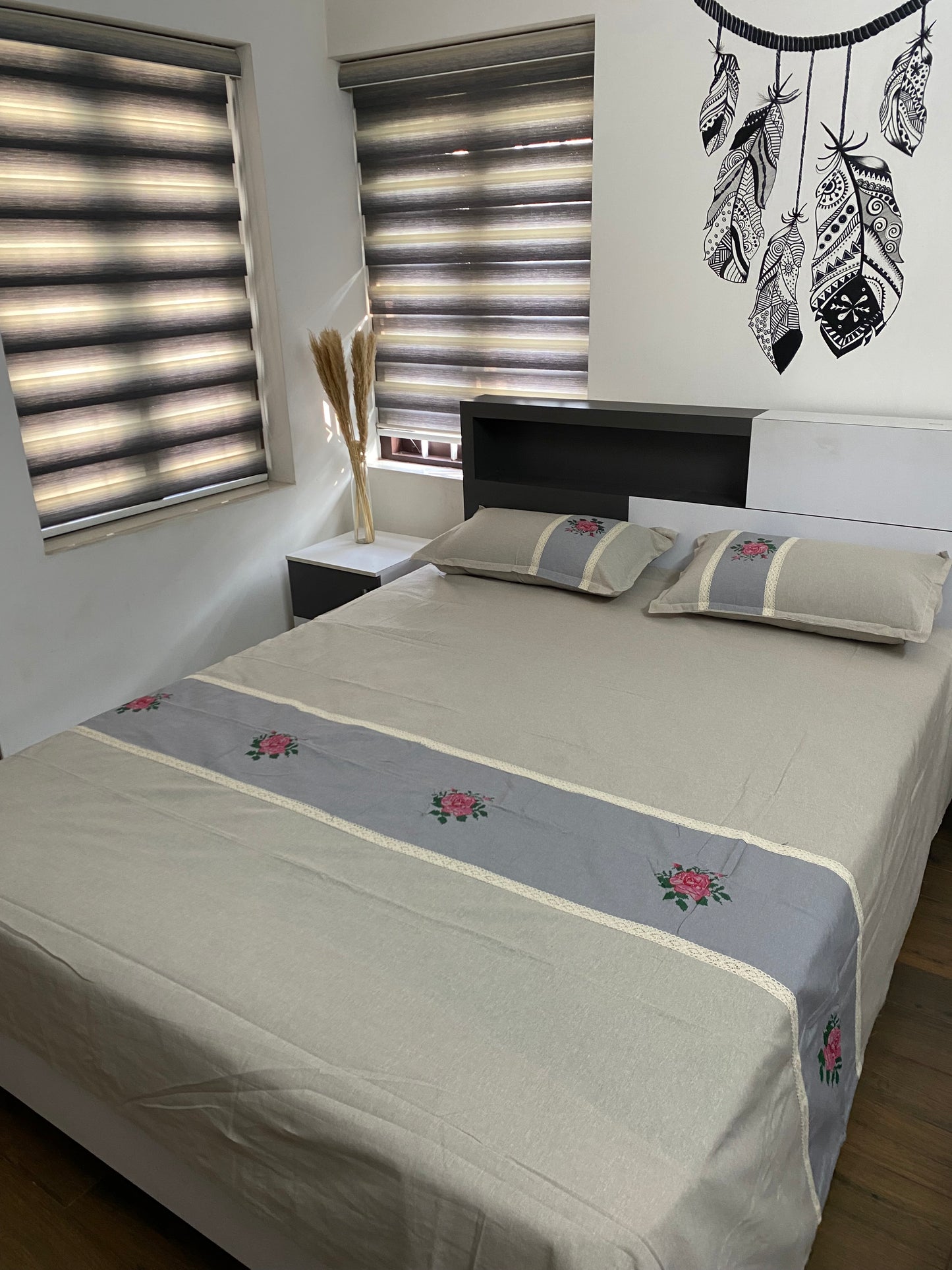 Patch embroidered bedsheet - Queen