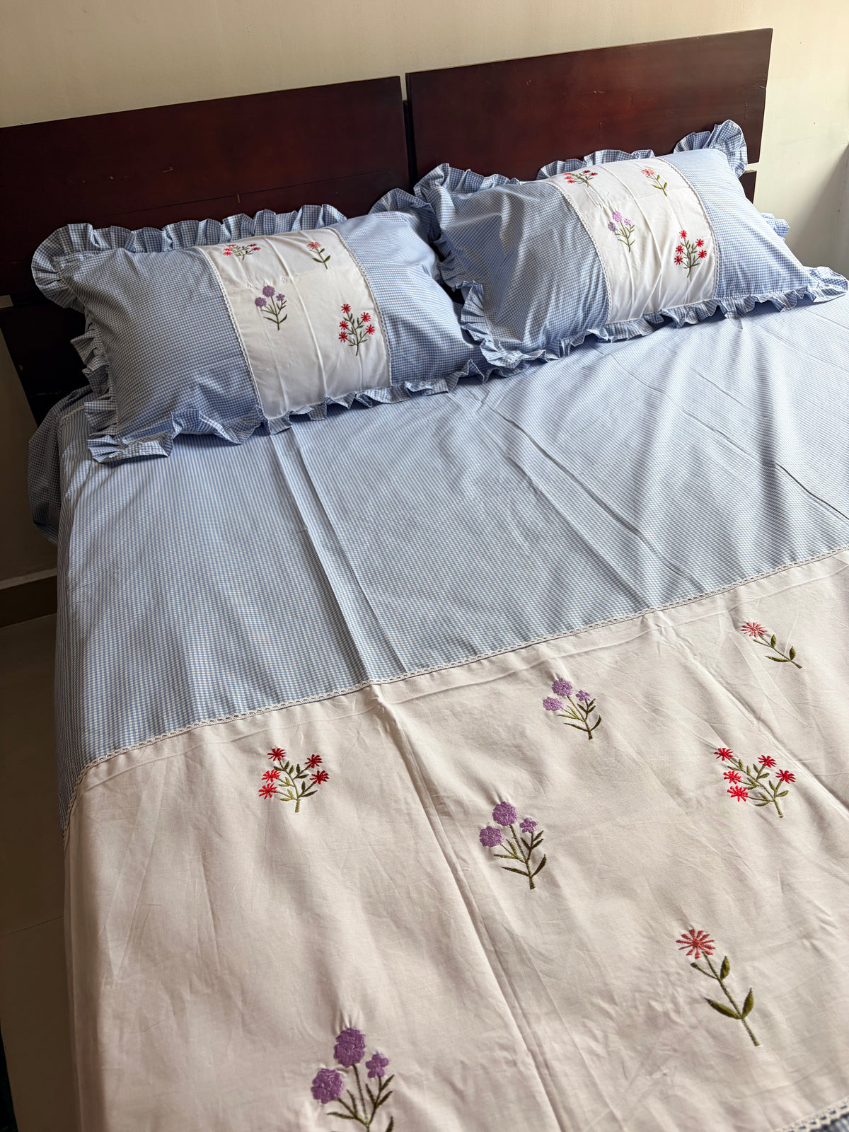 Gingham grace - embroidered bedsheet king