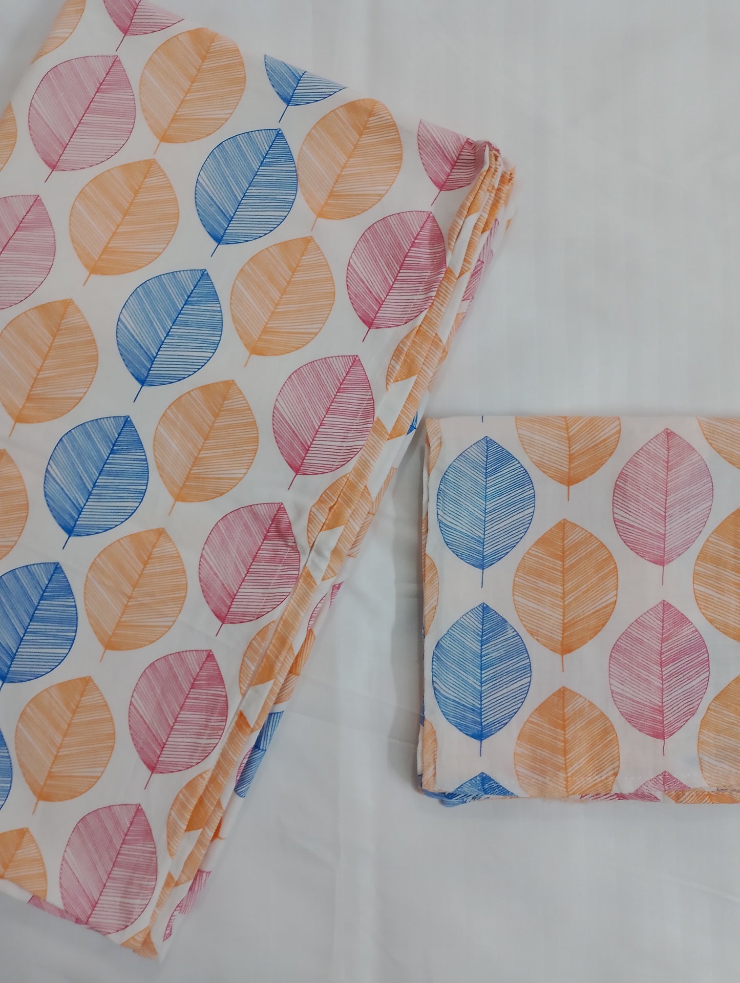 Tropical Hues Printed Soft Muslin bedsheet - Queen