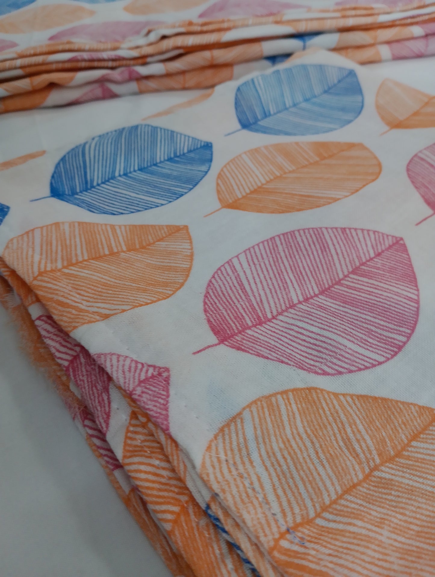 Tropical Hues Printed Soft Muslin bedsheet - Queen