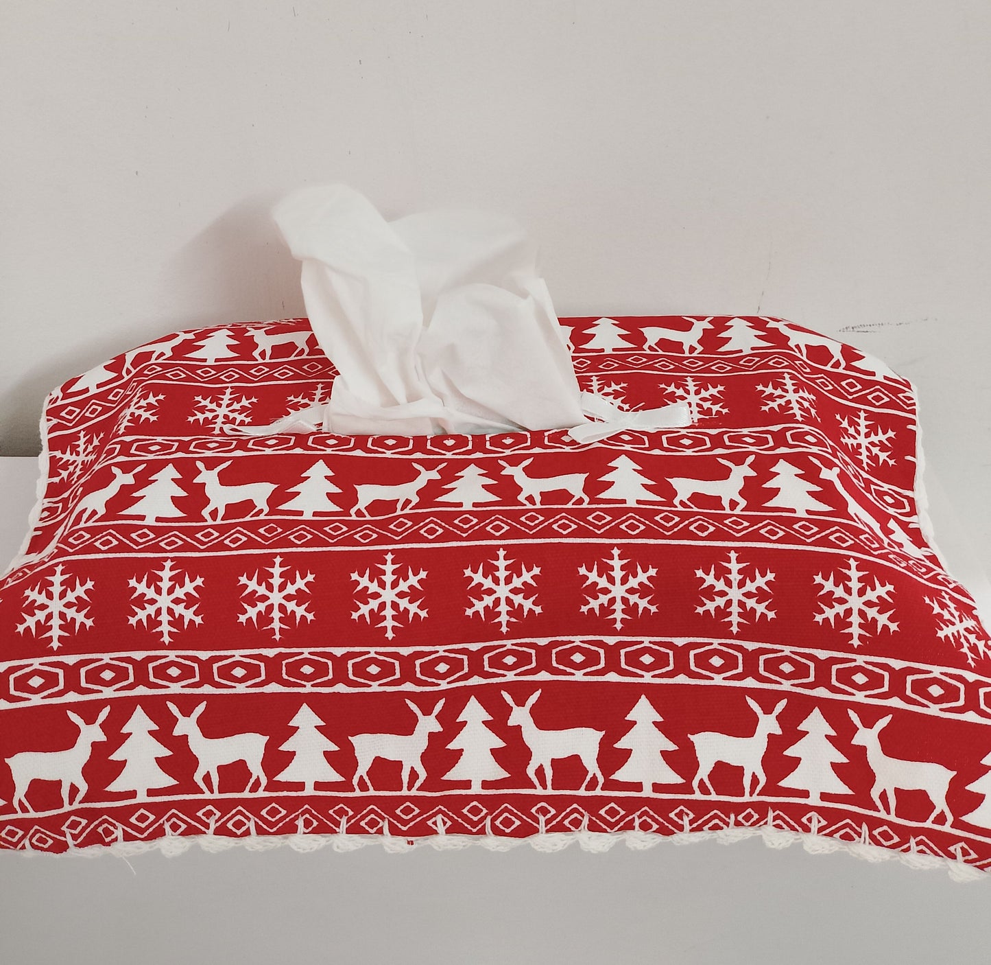 Printed tissue box cover with crochet border